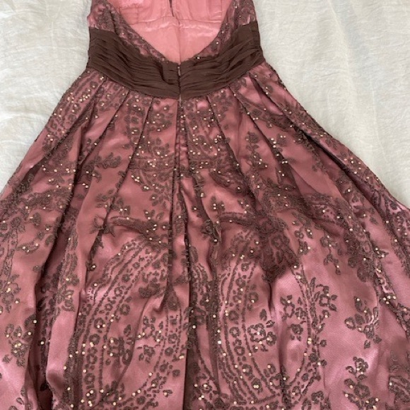 Cocktail Dress. Adrianna Papell. Size 4 - Picture 4 of 9